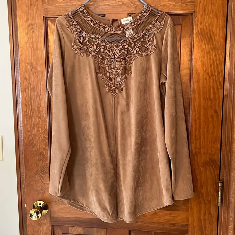 ARIANNE FAUX SUEDE TUNIC LENGTH TOP. Ladies size LG.